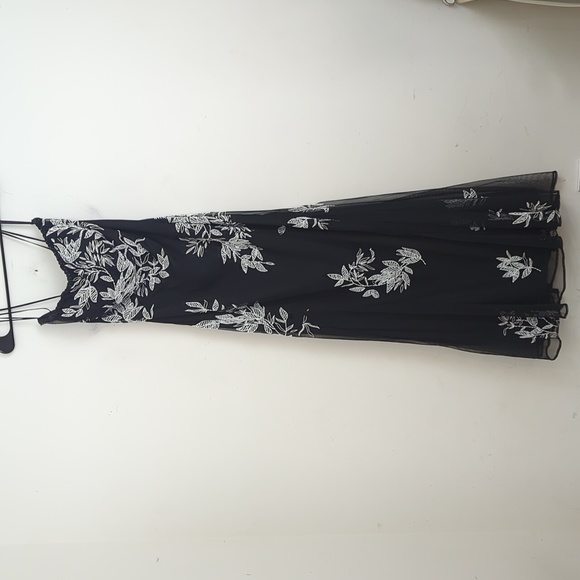 Sean Collection Dresses & Skirts - Black Maxi Evening Gown with White Floral Beading Fit & Flare Women's Large